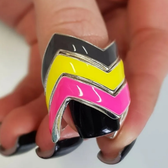 3 Crown Stackable Rings - Picture 5 of 12